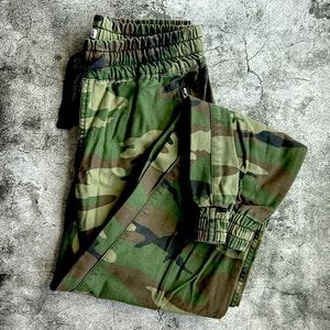 Aritzia TNA Green Black Camouflage Jogger Cotton Pants
